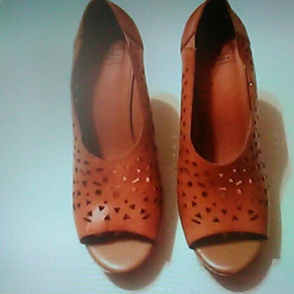 Lucky Brand Shoes - Picture 1 of 5